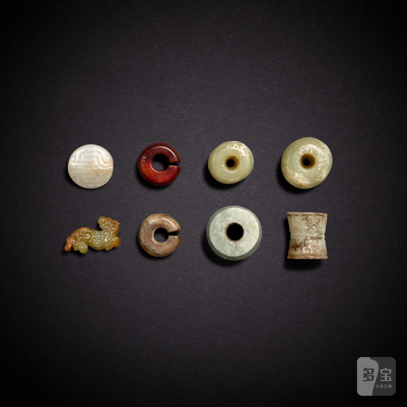 Eight jade beads and pendants, Neolithic period - Eastern Zhou dynasty | 新石器時代至東周 玉珠及玉墜八件 - 图2